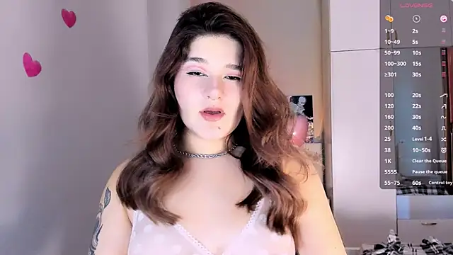 Snapshot of July_Slowdive chatting on 02-11-25, 09:41 July Slowdive online show from 02-11-25, 09:41