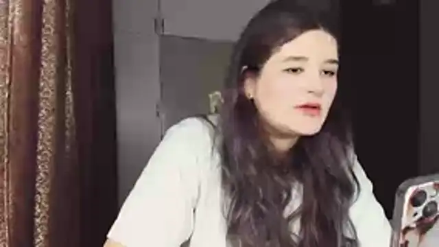 Snapshot of July_Slowdive chatting on 11-04-25, 01:48 July Slowdive online show from 11-04-25, 01:48