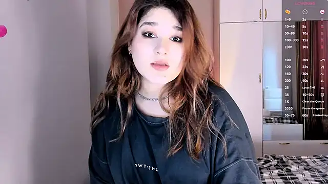 Snapshot of July_Slowdive chatting on 02-12-25, 08:59 July Slowdive online show from 02-12-25, 08:59