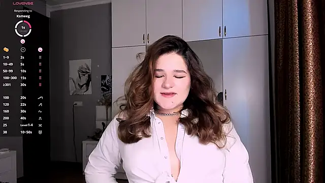 Snapshot of July_Slowdive chatting on 03-13-25, 02:12 July Slowdive online show from 03-13-25, 02:12