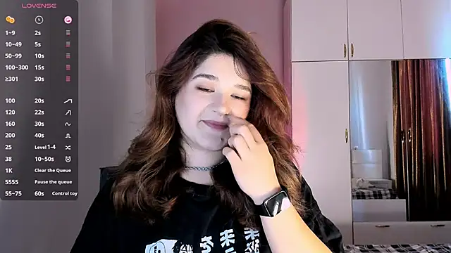 Snapshot of July_Slowdive chatting on 01-31-25, 11:56 July Slowdive online show from 01-31-25, 11:56