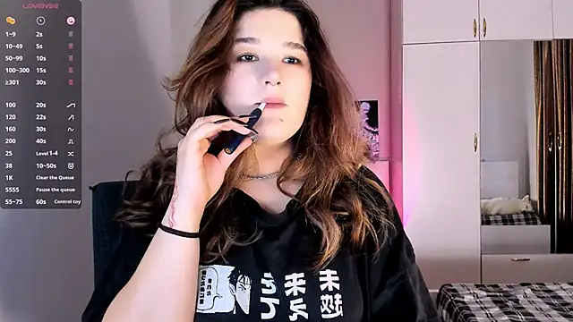 Snapshot of July_Slowdive chatting on 02-04-25, 01:48 July Slowdive online show from 02-04-25, 01:48