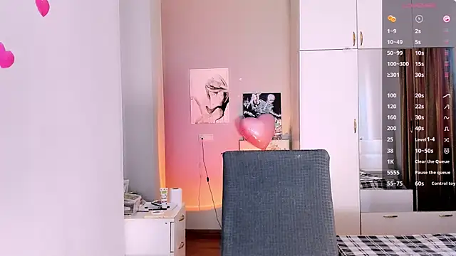 Snapshot of July_Slowdive chatting on 02-11-25, 12:47 July Slowdive online show from 02-11-25, 12:47