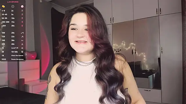 Snapshot of July_Slowdive chatting on 10-27-25, 11:44 July Slowdive online show from 10-27-25, 11:44