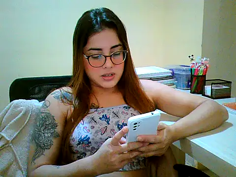 Snapshot of maliamiller chatting on 09-30-25, 12:05 maliamiller online show from 09-30-25, 12:05