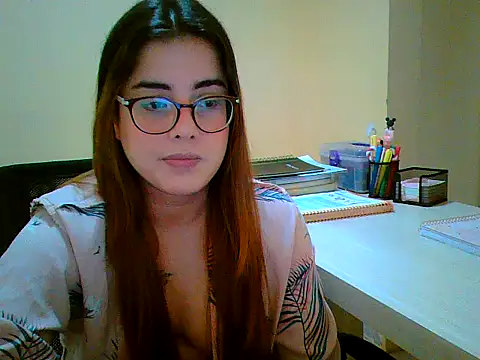 Snapshot of maliamiller chatting on 09-14-25, 12:33 maliamiller online show from 09-14-25, 12:33