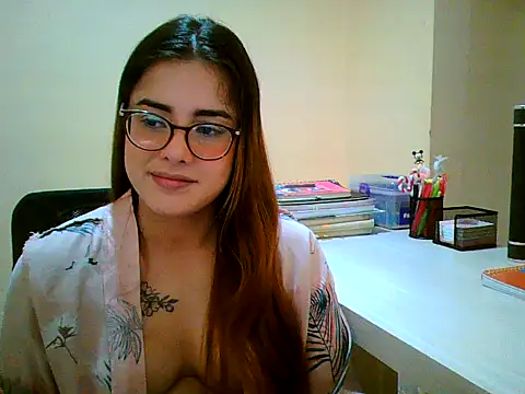 Snapshot of maliamiller chatting on 09-29-25, 04:30 maliamiller online show from 09-29-25, 04:30