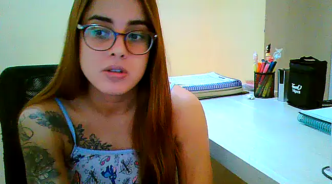 Snapshot of maliamiller chatting on 03-20-25, 07:25 maliamiller online show from 03-20-25, 07:25