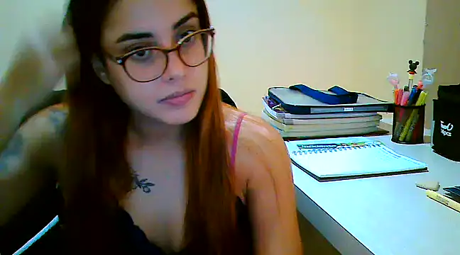 Snapshot of maliamiller chatting on 03-18-25, 09:10 maliamiller online show from 03-18-25, 09:10
