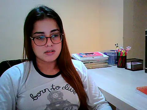 Snapshot of maliamiller chatting on 10-02-25, 04:27 maliamiller online show from 10-02-25, 04:27
