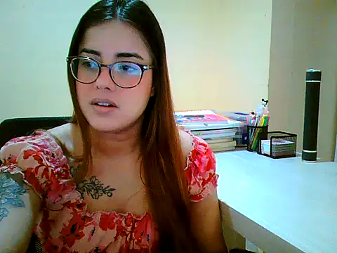 Snapshot of maliamiller chatting on 09-23-25, 12:12 maliamiller online show from 09-23-25, 12:12