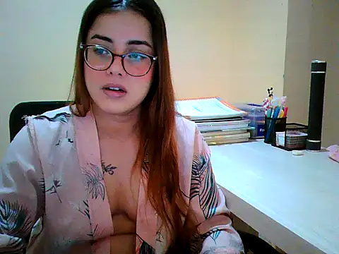 Snapshot of maliamiller chatting on 09-21-25, 03:28 maliamiller online show from 09-21-25, 03:28