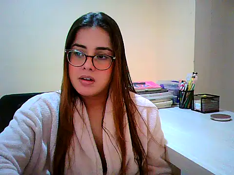 Snapshot of maliamiller chatting on 09-26-25, 10:38 maliamiller online show from 09-26-25, 10:38