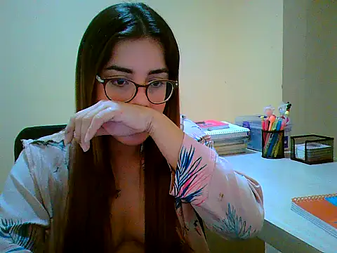 Snapshot of maliamiller chatting on 10-10-25, 07:42 maliamiller online show from 10-10-25, 07:42