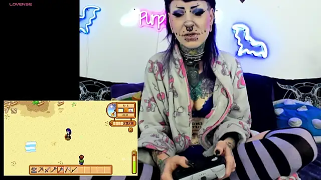 Snapshot of Purple_Coffin666 chatting on 05-07-26, 10:40 Purple Coffin666 online show from 05-07-26, 10:40