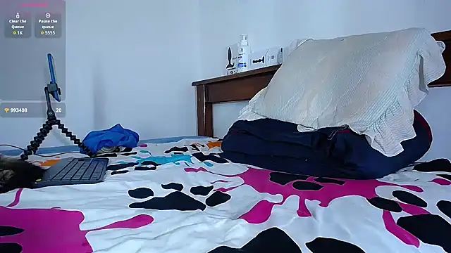 diamond black00 online show from 04-04-26, 09:54