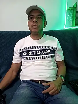 Snapshot of latinmartin73 chatting on 03-14-25, 01:05 latinmartin73 online show from 03-14-25, 01:05