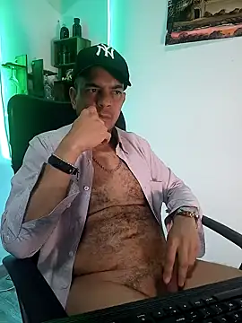 Snapshot of latinmartin73 chatting on 02-26-25, 03:03 latinmartin73 online show from 02-26-25, 03:03