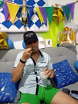 Snapshot of latinmartin73 chatting on 10-03-25, 12:14 latinmartin73 online show from 10-03-25, 12:14