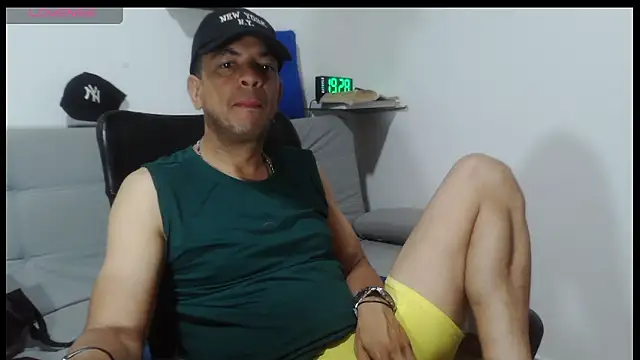 latinmartin73 online show from 04-10-26, 12:28