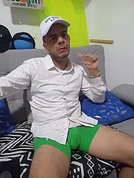 Snapshot of latinmartin73 chatting on 10-14-25, 10:53 latinmartin73 online show from 10-14-25, 10:53