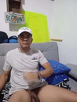 Snapshot of latinmartin73 chatting on 10-21-25, 01:16 latinmartin73 online show from 10-21-25, 01:16