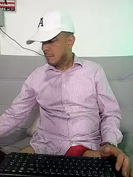Snapshot of latinmartin73 chatting on 02-20-25, 01:03 latinmartin73 online show from 02-20-25, 01:03
