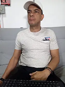 Snapshot of latinmartin73 chatting on 02-22-25, 04:29 latinmartin73 online show from 02-22-25, 04:29