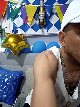 Snapshot of latinmartin73 chatting on 09-26-25, 01:01 latinmartin73 online show from 09-26-25, 01:01