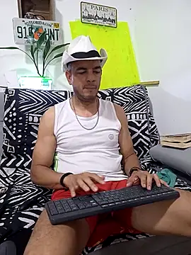 Snapshot of latinmartin73 chatting on 09-15-25, 02:45 latinmartin73 online show from 09-15-25, 02:45