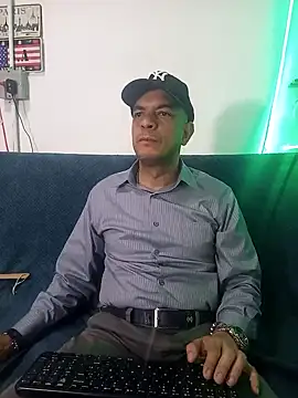 Snapshot of latinmartin73 chatting on 03-06-25, 02:19 latinmartin73 online show from 03-06-25, 02:19
