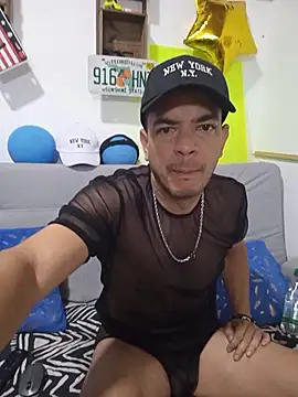 Snapshot of latinmartin73 chatting on 10-11-25, 03:13 latinmartin73 online show from 10-11-25, 03:13