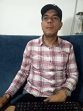 Snapshot of latinmartin73 chatting on 03-07-25, 12:48 latinmartin73 online show from 03-07-25, 12:48