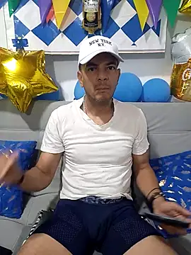 Snapshot of latinmartin73 chatting on 09-27-25, 12:44 latinmartin73 online show from 09-27-25, 12:44