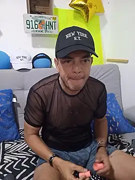 Snapshot of latinmartin73 chatting on 10-11-25, 02:34 latinmartin73 online show from 10-11-25, 02:34