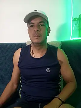 Snapshot of latinmartin73 chatting on 03-15-25, 02:35 latinmartin73 online show from 03-15-25, 02:35