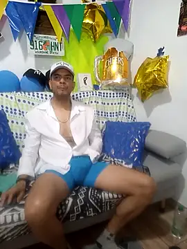 Snapshot of latinmartin73 chatting on 10-06-25, 02:46 latinmartin73 online show from 10-06-25, 02:46