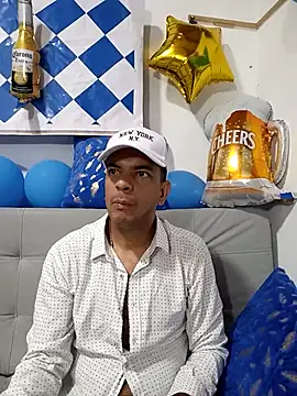 Snapshot of latinmartin73 chatting on 09-25-25, 12:16 latinmartin73 online show from 09-25-25, 12:16