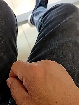 huzi518 online show from 11-13-25, 07:56