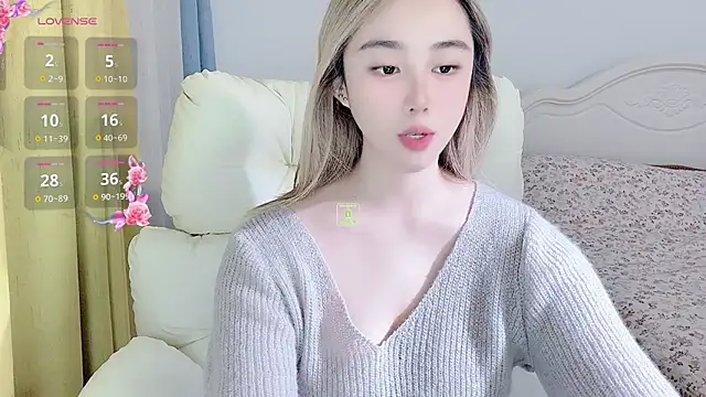 Snapshot of Caitlyn__ chatting on 12-01-25, 11:33 Caitlyn online show from 12-01-25, 11:33