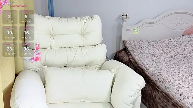 Snapshot of Caitlyn__ chatting on 11-27-25, 10:48 Caitlyn online show from 11-27-25, 10:48