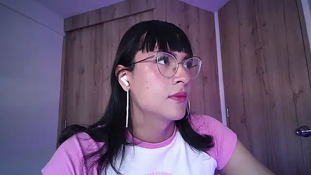 Snapshot of Kiitygirl chatting on 01-23-25, 12:19 Kiitygirl online show from 01-23-25, 12:19