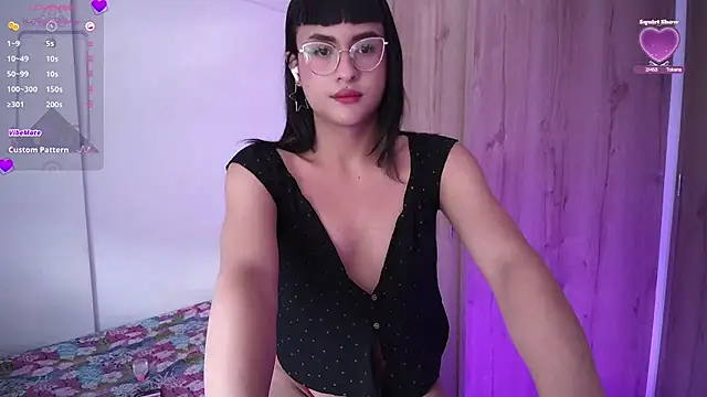 Snapshot of Kiitygirl chatting on 02-10-25, 06:35 Kiitygirl online show from 02-10-25, 06:35