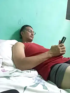 Snapshot of Andresguz35 chatting on 03-24-26, 03:39 Andresguz35 online show from 03-24-26, 03:39