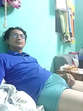 Snapshot of Andresguz35 chatting on 02-14-26, 04:56 Andresguz35 online show from 02-14-26, 04:56