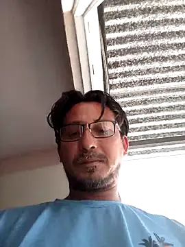 Snapshot of Andresguz35 chatting on 02-08-26, 08:17 Andresguz35 online show from 02-08-26, 08:17