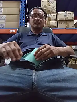 Andresguz35 online show from 10-25-25, 06:08