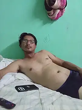 Andresguz35 online show from 12-14-25, 04:29