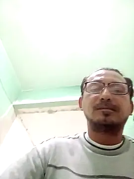 Snapshot of Andresguz35 chatting on 02-06-26, 07:54 Andresguz35 online show from 02-06-26, 07:54