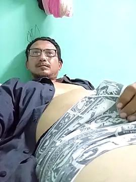 Andresguz35 online show from 12-19-25, 07:00